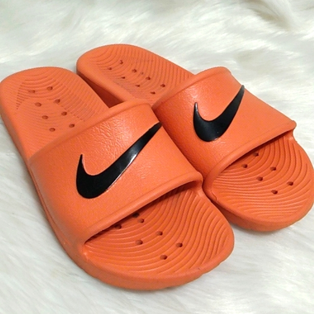 Nike Womens Slides Sz.8 Gently Worn (X-338) - Picture 1 of 8